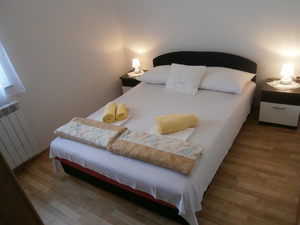 Apartments Crncic Šilo Habitación foto