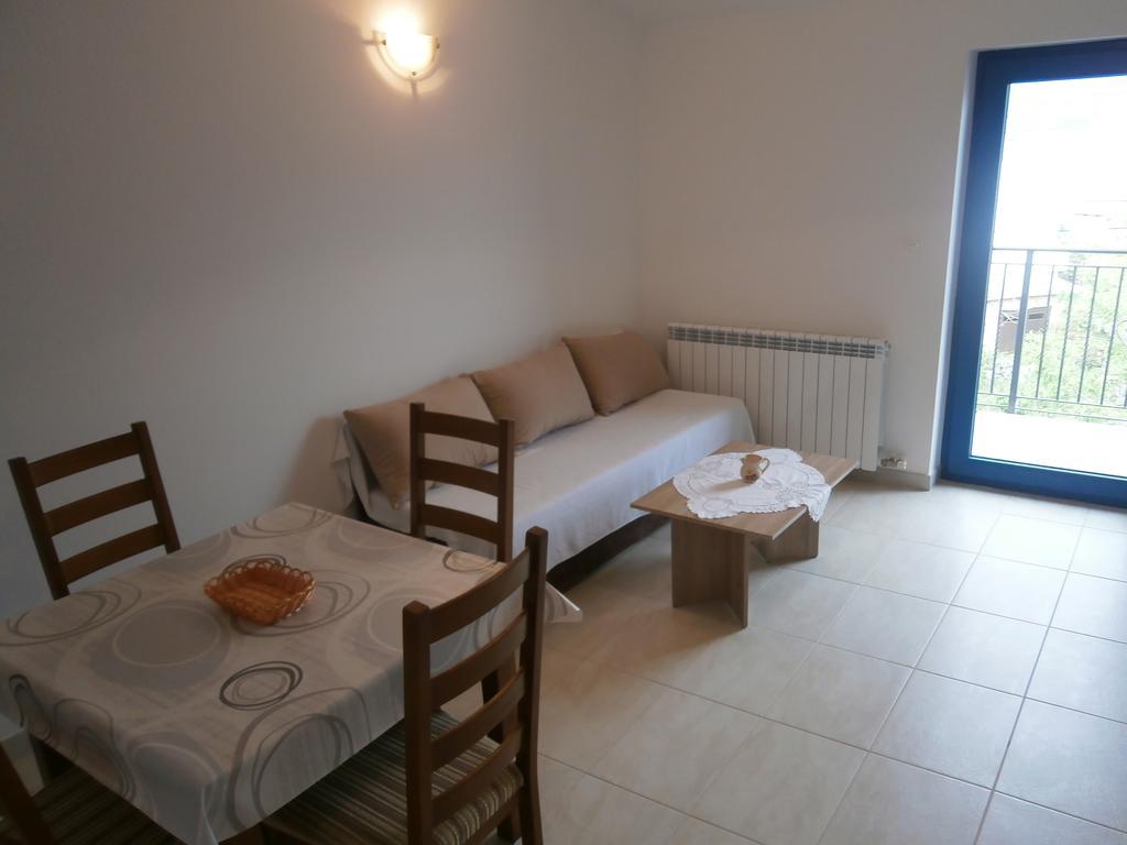 Apartments Crncic Šilo Habitación foto