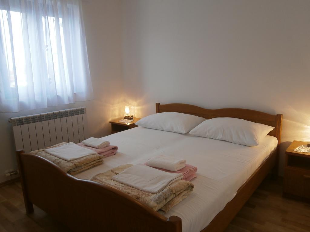 Apartments Crncic Šilo Habitación foto